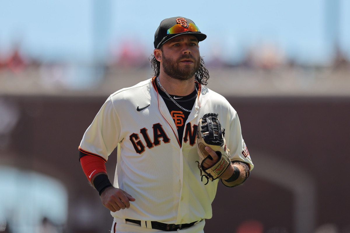 SF Giants shortstop Brandon Crawford jogging into the dugout between innings. (2022)